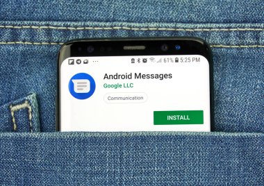 Montreal, Kanada - 4 Ekim 2018: Google Android mesajları app s8 ekranda. Belgili tanımlık app Android'in resmi app için mesaj Sms, Mms, Rcs olduğunu