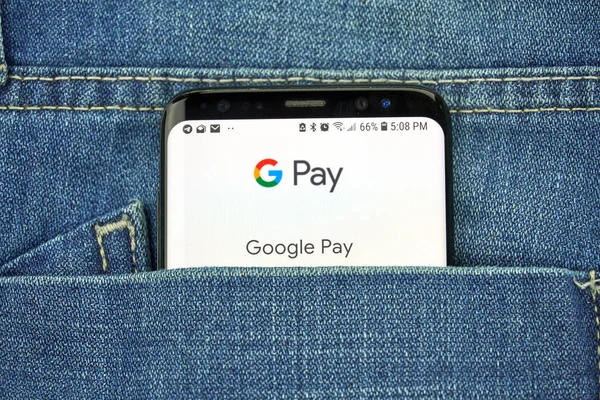 Montreal, Kanada - 4 Ekim 2018: Google G ödeme uygulaması s8 ekran üzerinde. G ödemek bir dijital cüzdan ve ödeme aracıdır. Google internet hizmetleri sunar bir Amerikan teknoloji şirketidir.