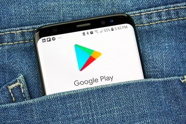 加拿大蒙特利尔 2018年10月4日 谷歌在 屏幕上播放应用程序 Play 是一个应用 音乐的商店 谷歌是一家美国技术公司 提供各种互联网服务 — 图库照片