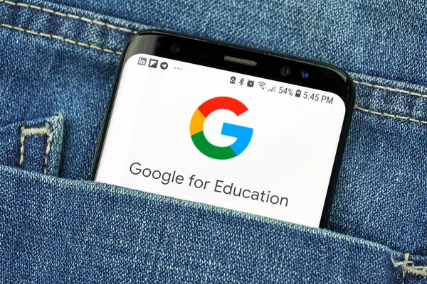 画面上の教育サービスのモントリオール カナダ 2018 Google Google はさまざまなインター ネット サービスを提供するアメリカの技術会社です — ストック写真