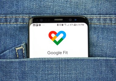 Montreal, Kanada - 4 Ekim 2018: Google uygun app s8 ekranda. App bir sağlık izleme platformudur. Google internet hizmetleri sunar bir Amerikan teknoloji şirketidir.