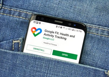 Montreal, Kanada - 4 Ekim 2018: Google uygun app s8 ekranda. App bir sağlık izleme platformudur. Google internet hizmetleri sunar bir Amerikan teknoloji şirketidir.