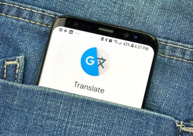Montreal, Kanada - 4 Ekim 2018: Google Translate app s8 ekranda. Google internet hizmetleri sunar bir Amerikan teknoloji şirketidir.