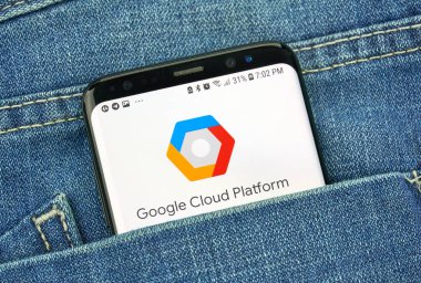 Montreal, Kanada - 4 Ekim 2018: Google bulut platformu app s8 ekranda. Google internet hizmetleri sunar bir Amerikan teknoloji şirketidir.