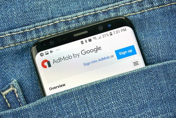 モントリオール カナダ 2018 Google Admob 画面上のモバイル広告アプリ Google はさまざまなインター ネット サービスを提供するアメリカの技術会社です — ストック写真