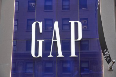 Montreal, Kanada - 4 Ekim 2018: Gap Mağazası ve logosu. Bir popüler Amerikan Dünya çapında giyim ve aksesuarları perakendeci boşluğudur.