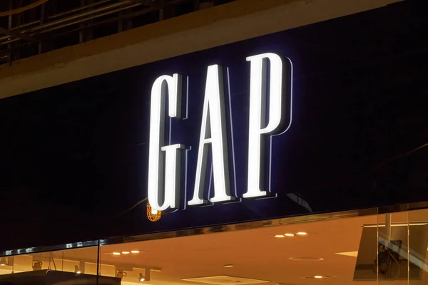 Montreal Canada October 2018 Gap Storefront Logo Gap Popular American — Stock Photo, Image
