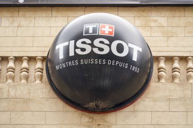 Montreal, Kanada - 4 Ekim 2018: Tissot logo ve oturum açma bir bina. Tissot bir popüler ve ünlü İsviçreli lüks saat tamircisi olduğunu.