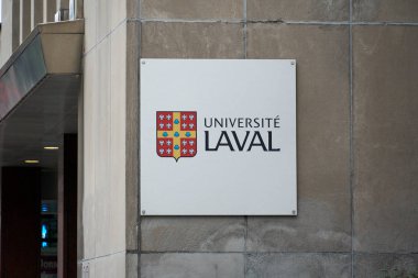 Montreal, Kanada - 4 Ekim 2018: Laval Üniversitesi yapı ve logosu Montreal. Universite Laval Quebec, Kanada'da bir Fransızca üniversitedir.