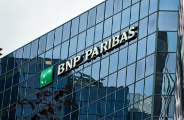 Montreal, Kanada - 4 Ekim 2018: Bnp Paribas bina ve logosu Montreal. BNP Paribas Fransız Uluslararası bankacılık grubudur.