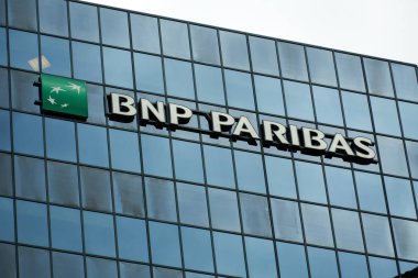 Montreal, Kanada - 4 Ekim 2018: Bnp Paribas bina ve logosu Montreal. BNP Paribas Fransız Uluslararası bankacılık grubudur.