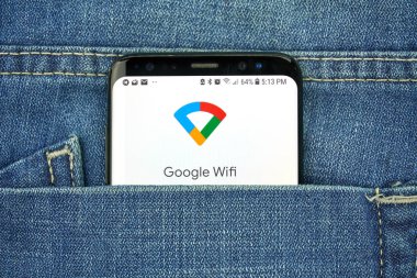 Montreal, Kanada - 4 Ekim 2018: Google Wifi app s8 ekranda. Google Wifi kablosuz yönlendirici ve uygulama Google internet hizmetleri sunar bir ABD'li teknoloji şirketi.