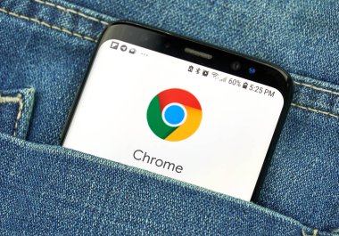 Montreal, Kanada - 4 Ekim 2018: Google Chrome app s8 ekranda. Belgili tanımlık app Android için tasarlanmış web tarayıcısıdır. Google internet hizmetleri sunar bir Amerikan teknoloji şirketidir