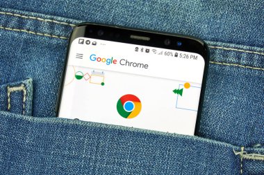 Montreal, Kanada - 4 Ekim 2018: Google Chrome app s8 ekranda. Belgili tanımlık app Android için tasarlanmış web tarayıcısıdır. Google internet hizmetleri sunar bir Amerikan teknoloji şirketidir