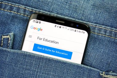 Montreal, Kanada - 4 Ekim 2018: Google s8 ekran eğitim hizmeti için. Google internet hizmetleri sunar bir Amerikan teknoloji şirketidir.
