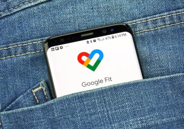 Montreal, Kanada - 4 Ekim 2018: Google uygun app s8 ekranda. App bir sağlık izleme platformudur. Google internet hizmetleri sunar bir Amerikan teknoloji şirketidir.