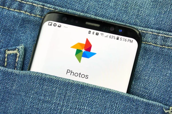 Montreal Kanada Października 2018 Aplikację Zdjęcia Google Ekranie Aplikacja Jest — Zdjęcie stockowe