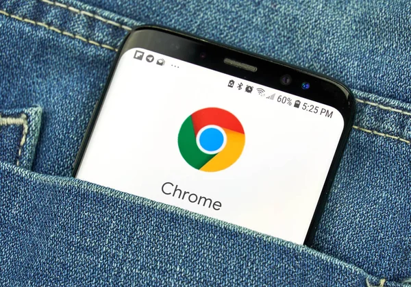 画面上のモントリオール カナダ 2018 Google Chrome アプリ アプリケーションは Web ブラウザーが人造人間のために設計されています Google — ストック写真