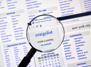 Montreal, Kanada - Aralık, 24 2018: Craigslist sayfa büyüteç altında. Craigslist bir Amerikan küçük ilanlar işleri, konut, Satılık, Hizmetleri, toplum listeleri sitesidir.