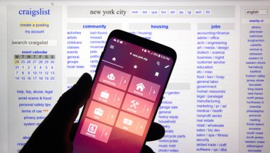Montreal, Kanada - Aralık, 24 2018: Craigslist Ny hmobile app. Craigslist bir Amerikan küçük ilanlar işleri, konut, Satılık, öğeleri istedim, Hizmetleri, toplum listeleri sitesidir.