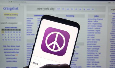 Montreal, Kanada - Aralık, 24 2018: Craigslist Ny hmobile app. Craigslist bir Amerikan küçük ilanlar işleri, konut, Satılık, öğeleri istedim, Hizmetleri, toplum listeleri sitesidir.
