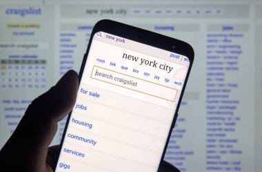Montreal, Kanada - Aralık, 24 2018: Craigslist Ny hmobile app. Craigslist bir Amerikan küçük ilanlar işleri, konut, Satılık, öğeleri istedim, Hizmetleri, toplum listeleri sitesidir.