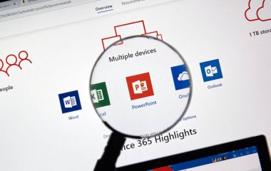 Montreal, Kanada - 10 Ocak 2019: Microsoft Office 365 simgeleri ekranda. Office 365 marka Microsoft office yazılımı ve hizmetleri için abonelikleri bir grup için kullandığı addır.