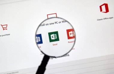 Montreal, Kanada - 10 Ocak 2019: Microsoft Office 365 simgeleri ekranda. Office 365 marka Microsoft office yazılımı ve hizmetleri için abonelikleri bir grup için kullandığı addır.