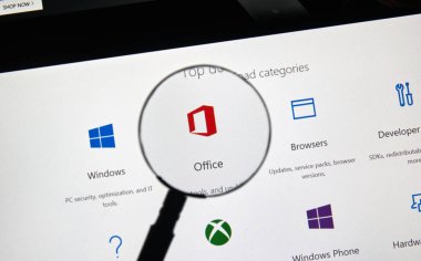 Montreal, Kanada - 10 Ocak 2019: Microsoft Office 365 simgeleri ekranda. Office 365 marka Microsoft office yazılımı ve hizmetleri için abonelikleri bir grup için kullandığı addır.