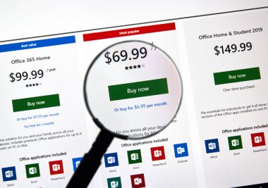 Montreal, Kanada - 10 Ocak 2019: Microsoft Office 365 abone ücreti plan. Office 365 marka Microsoft verimlilik bilgisayar yazılımı ve hizmetleri sağlayan abonelikler grubu için kullandığı addır.