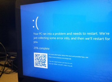 Montreal, Kanada - 10 Mart 2018: Microsoft Windows 10 mavi perde-in ölüm bir ekranda. Kişisel bilgisayarlar için popüler bir işletim sistemi Microsoft Windows 10 olduğunu.