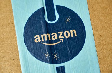 Montreal, Kanada - 1 Ocak 2019: Amazon Prime tatil paketi logolu. Amazon, e ticaret ve bulut bilgisayar şirketi, Seattle, Wa odaklanan bir ABD'li teknoloji şirketi olduğunu