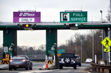 New York, Amerika Birleşik Devletleri - 14 Aralık 2018: Ezpass işaret ve terminal. E Zpass birikmiş yollar, tüneller ve köprüler ve tüneller Amerika Birleşik Devletleri'nde kullanılan elektronik ücret toplama sistemidir