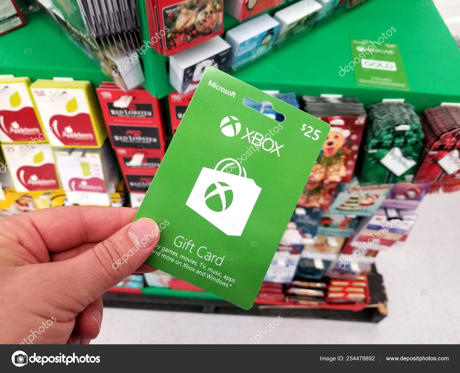 Voorschrijven zak Reserve Xbox gift card in a hand – Stock Editorial Photo © dennizn #254478892