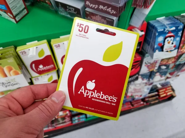 Karta podarunkowa Applebees w ręku — Zdjęcie stockowe