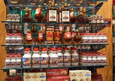 Akçaağaç şurubu şişeleri