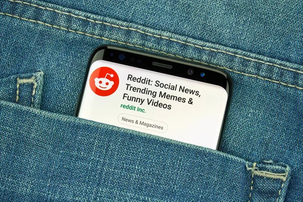 Reddit aplicativo móvel na Samsung s8 . — Fotografia de Stock
