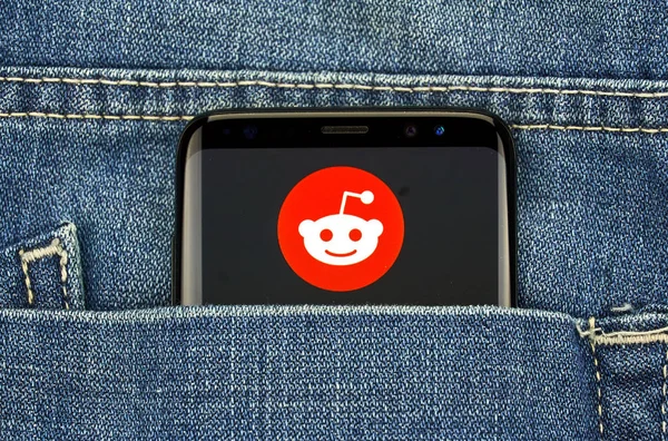 Reddit app mobile su Samsung s8 . — Foto Stock