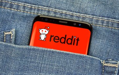 Samsung s8'de Reddit mobil uygulaması.