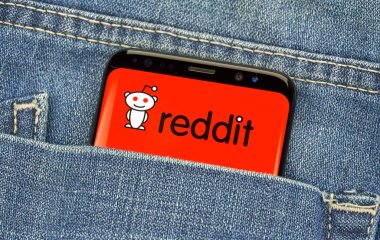 Reddit mobile app on Samsung s8. clipart