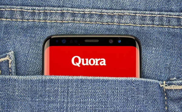 App mobile Quora su Samsung s8 . — Foto Stock