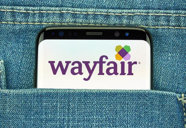 Мобильное приложение Wayfair на Samsung s8 . — стоковое фото