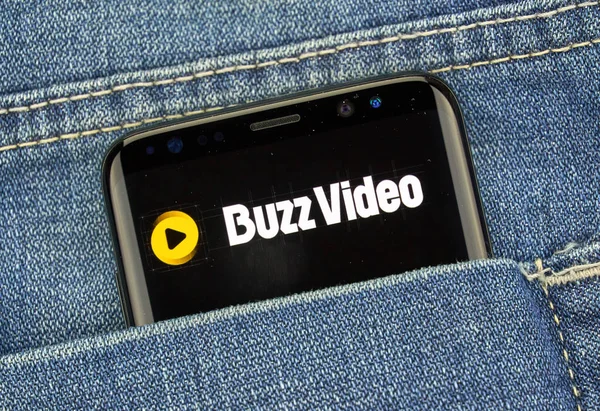 Buzz vide aplikacja mobilna na Samsung S8. — Zdjęcie stockowe