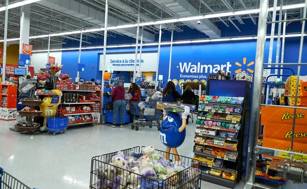 Gente en el cajero de Walmart —  Fotos de Stock