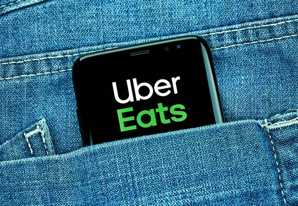 Aplikacja mobilna Uber Eats na Samsung S8. — Zdjęcie stockowe