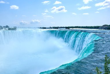 Yaz gününde Niagara Şelalesi