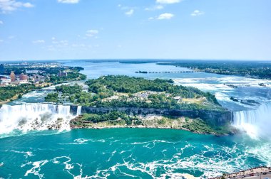 Yaz gününde Niagara Şelalesi