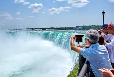 Yaz gününde Niagara Şelalesi