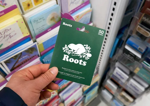 Montreal Canada May 2020 Roots Gift Card Hand Stand Gift — Stockfoto