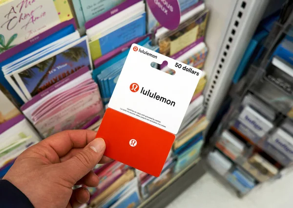 Montreal Canada May 2020 Lululemon Gift Card Hand Stand Gift — Stockfoto